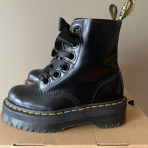 ⭐️SALE⭐️ Dr. Martens Molly Platform Boots - Picture 8 of 9
